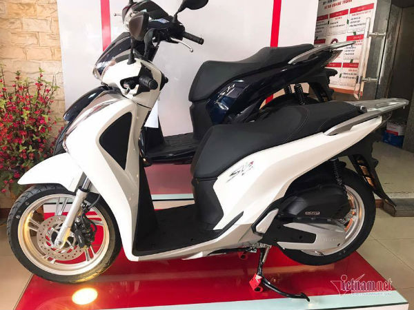 Trái ngược ô tô, giá xe máy tháng 5 bật tăng trở lại