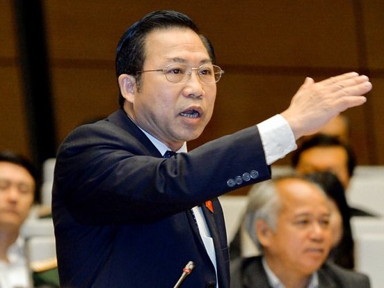 'Không nên đặt tượng vua trong trụ sở tòa án'