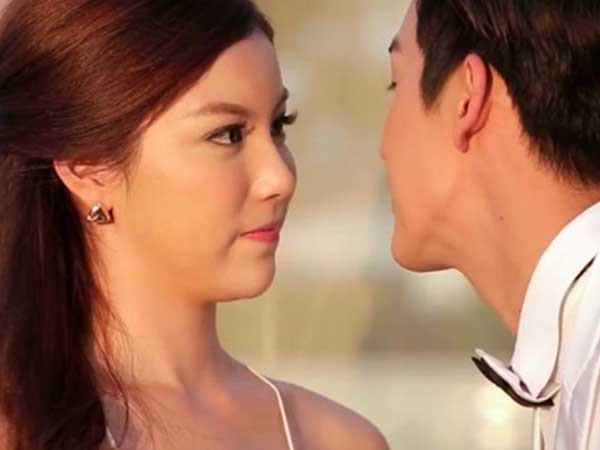 Từ nhà tắm bước ra, chồng háo hức về 1 đêm tân hôn nồng nàn nhưng cảnh tượng trong phòng ngủ lại khiến anh 'điêu đứng'