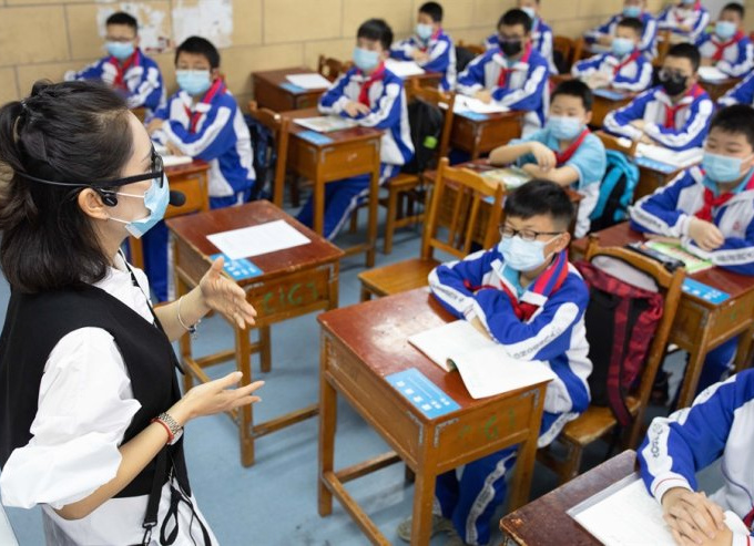 Đeo khẩu trang khi chạy, hai học sinh Trung Quốc tử vong