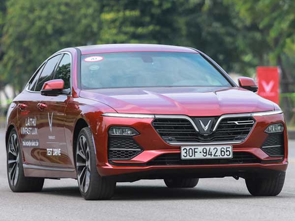 Xe VinFast giảm giá gần 300 triệu đồng