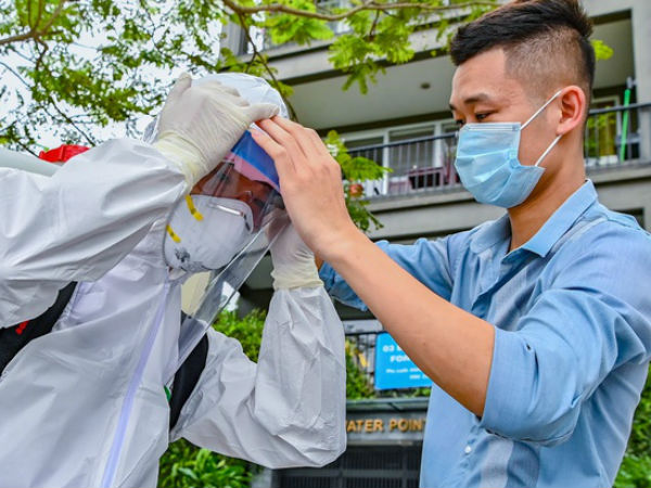 Thêm 17 ca mắc Covid-19 được cách ly ngay khi nhập cảnh
