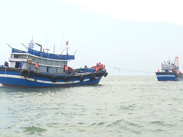 Biên phòng nổ súng trấn áp 2 tàu cá tấn công lực lượng chức năng