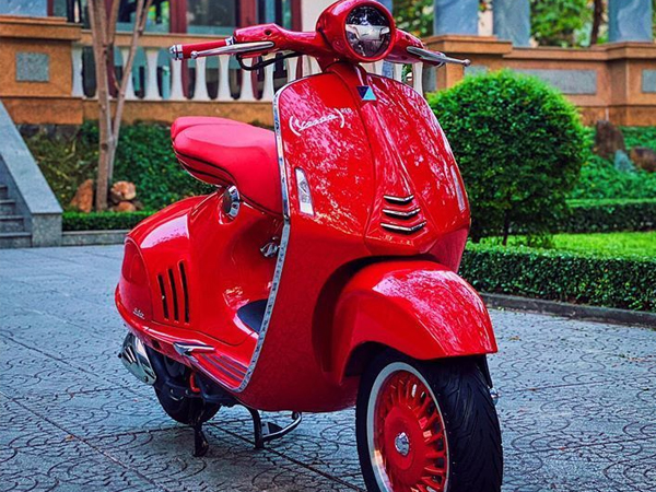 Sốt với Vespa đỏ biển ngũ quý 8 giá gần 900 triệu