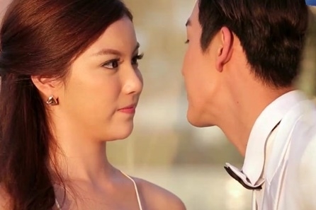 Chồng tặng sinh nhật vợ chiếc ô tô 1 tỷ, ai ngờ thứ anh nhận lại là lá đơn ly hôn