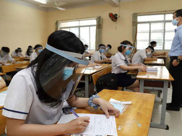Bỏ quy định học sinh đeo khẩu trang trong lớp
