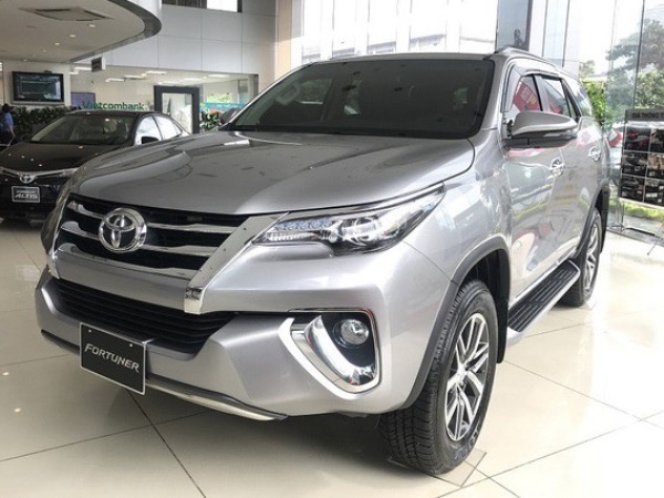 Các hãng xe đồng loạt chơi lớn, giảm giá hàng trăm triệu, giá xe xuống thấp chưa từng có