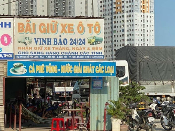 Lấy ô tô bị tạm giữ sau va chạm, chủ xe 'choáng' vì phải nộp tiền giữ xe gần 13 triệu đồng