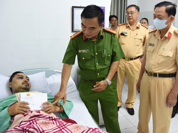 Thiếu tá bị 'quái xế' tông chấn thương sọ não qua cơn nguy kịch