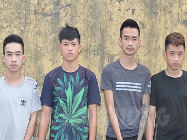 Nghi nhìn đểu, một người bị bắn trọng thương