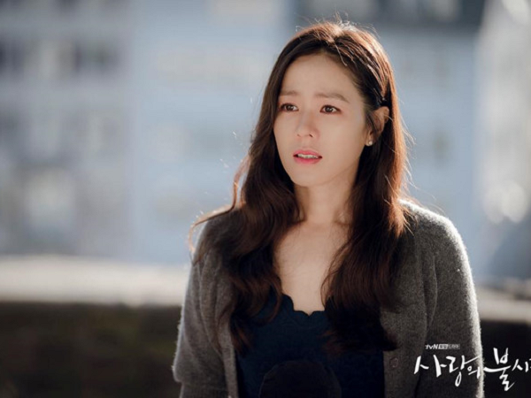 Phim 'Hạ cánh nơi anh' gây tranh cãi khi thâu tóm đề cử Baeksang 2020