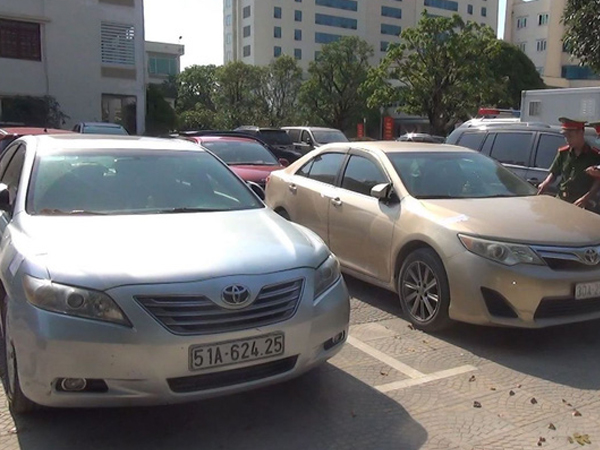 Phá đường dây nhập lậu xe sang Lexus, Range Rover từ Lào về Việt Nam