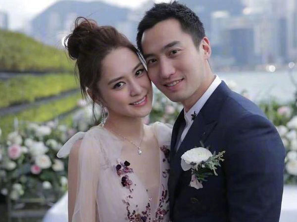 Nửa đêm chồng Chung Hân Đồng bị vợ cũ bóc phốt, bị dân tình tố vội hẹn hò gái trẻ sau khi ly hôn?
