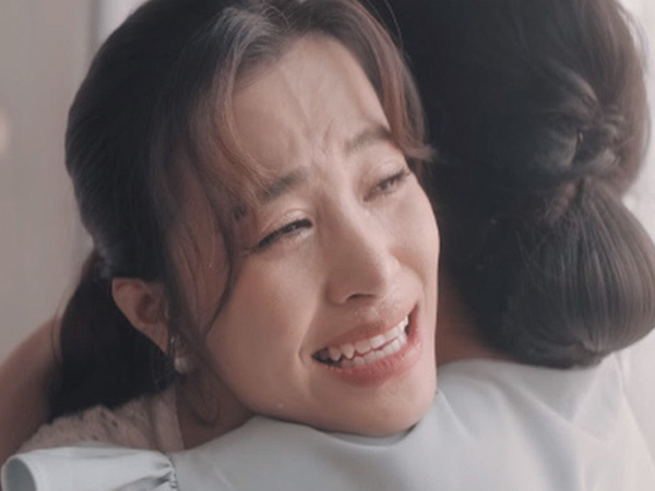 Đông Nhi òa khóc khi kể câu chuyện của chính mình