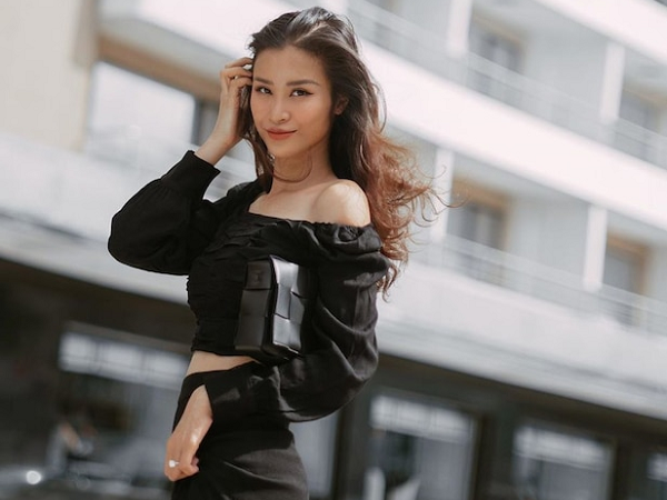 Thời trang bầu bí của Đông Nhi phủ đầy hàng hiệu, từ đầu đến chân không thiếu thứ gì