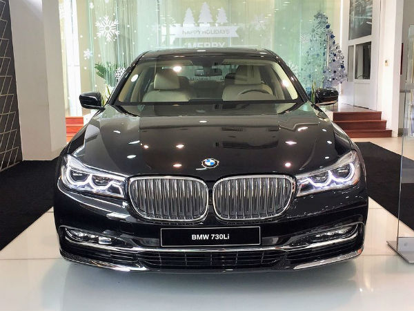 Hàng loạt xe sang tiếp tục giảm giá hàng trăm triệu đồng