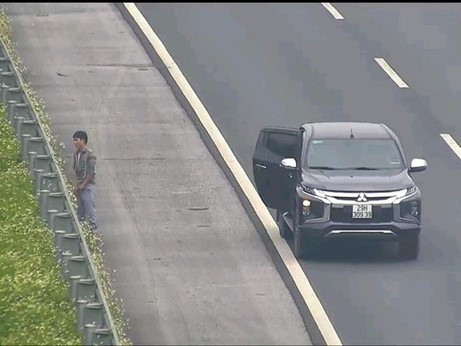 Phạt nặng tài xế đỗ xe ở làn 100 km/h trên cao tốc để đi vệ sinh