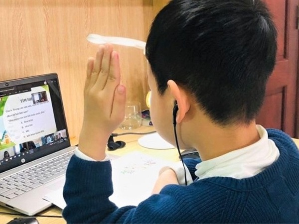 Bộ GD&ĐT yêu cầu xử lý nghiêm các trường thu học phí học trực tuyến quá cao