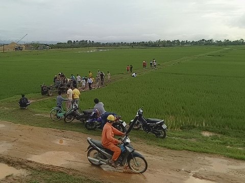 Giúp vợ kéo lúa chạy mưa, người đàn ông bị sét đánh tử vong