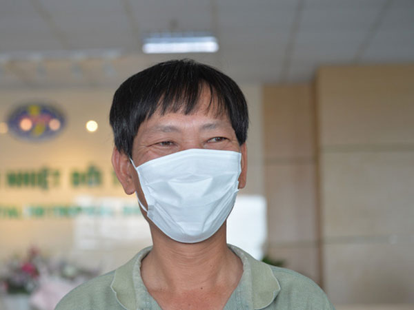 Bệnh nhân suy thận giai đoạn cuối chiến thắng Covid-19: 'Tôi rất xin lỗi những người vì tôi mà bị ảnh hưởng'