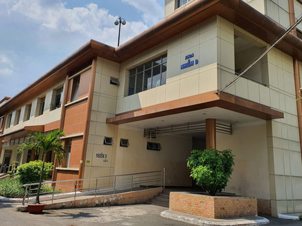 Nam phi công người Anh nguy kịch, Bệnh nhân 278 đang được thở oxy qua mũi