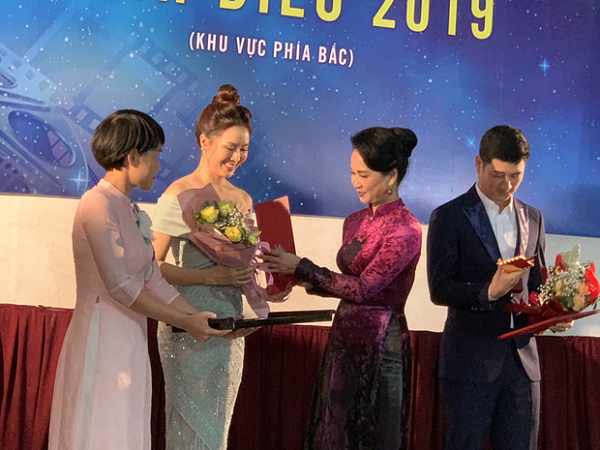 Cánh Diều 2019 âm thầm trao giải 'mùa Cô Vy': Về nhà đi con, Hoa hồng trên ngực trái được vinh danh