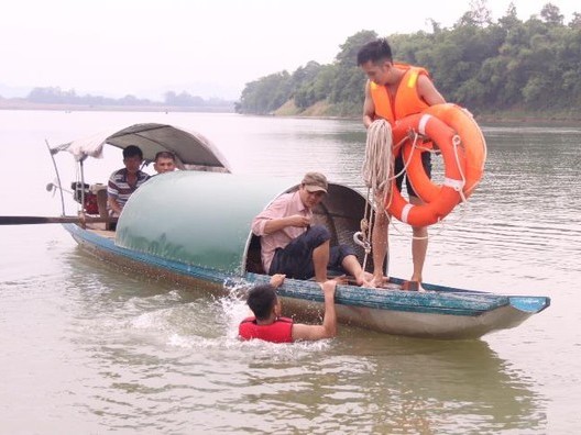 Lao mình xuống sông cứu em nhỏ cùng bản, cô gái 23 tuổi đuối nước thương tâm