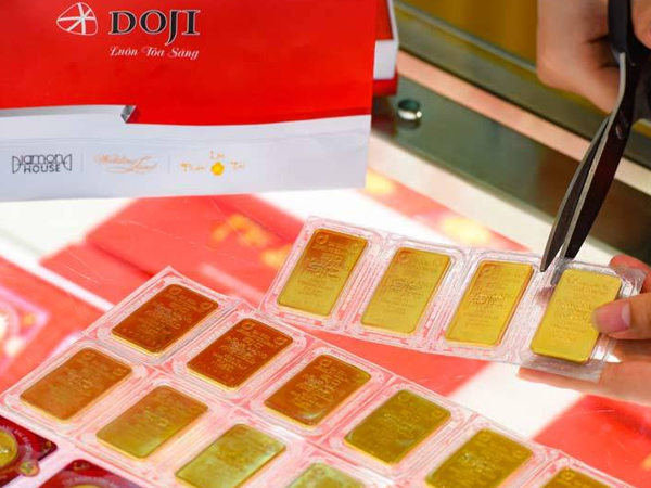 Giá vàng hôm nay 13/5: USD suy yếu, vàng vững trên cao
