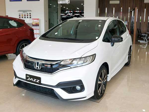 10 xe ế khách nhất: Toyota Alpha, Honda Jazz lèo tèo 2-3 chiếc