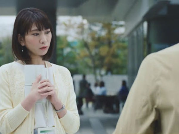 Cầm phán quyết ly hôn bước ra khỏi cửa tòa án, chồng cũ bỗng có hành động lạ lùng không thể tin nổi