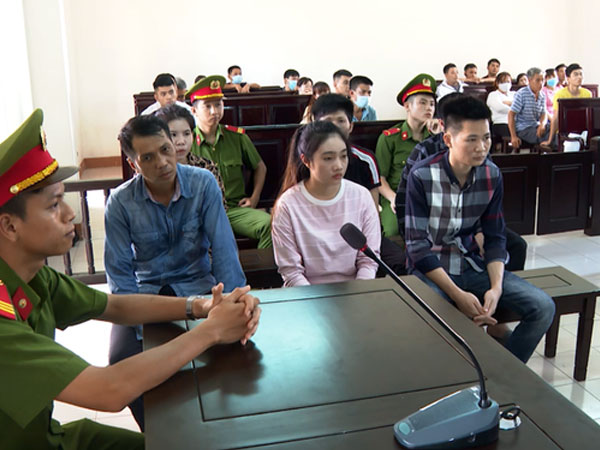 Vợ chồng 9X điều hành đường dây môi giới mại dâm 'khủng' cùng đồng phạm lĩnh án