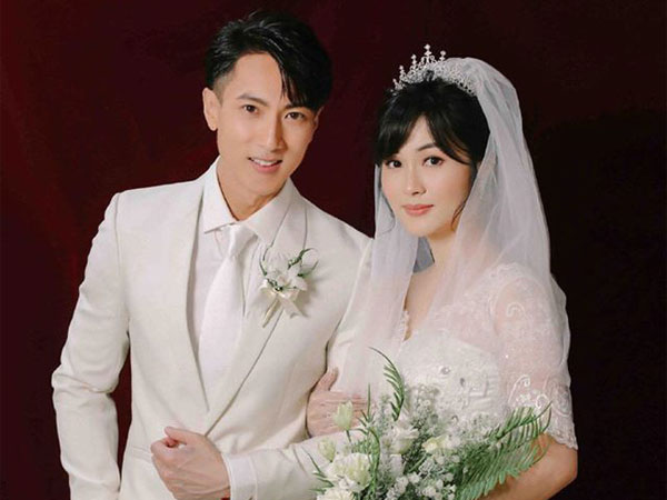 Ngô Tôn tung bộ ảnh cưới đẹp lung linh với bà xã mối tình đầu sau 16 năm kết hôn, nhan sắc 'hack tuổi' gây bão cộng đồng mạng