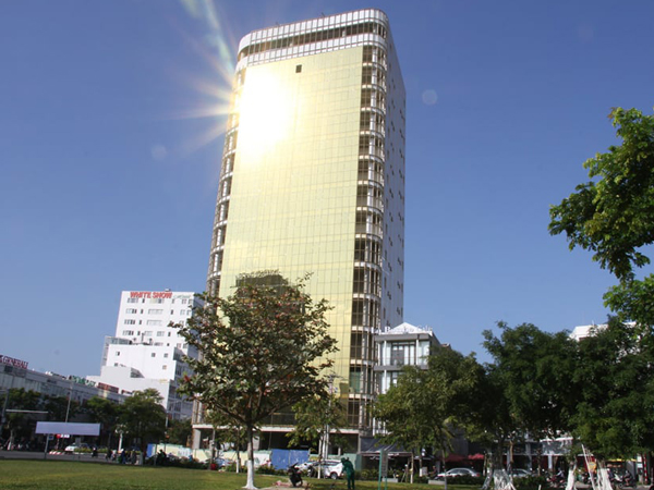 Cận cảnh tòa nhà 'dát vàng' của ngân hàng SHB khiến người dân Đà Nẵng bức xúc