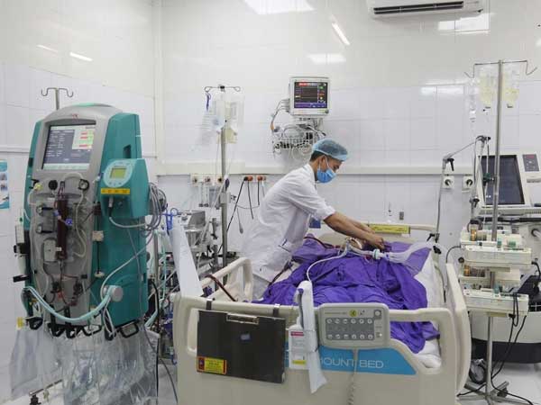 Coi nhẹ cảm sốt, người đàn ông ở Quảng Ninh rơi vào hôn mê