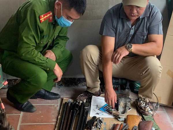 Vụ chồng đang chở vợ đi đường bị đạn găm trúng cổ: Sở thích quái đản của 2 thanh niên ôm súng hơi ngồi trên chung cư