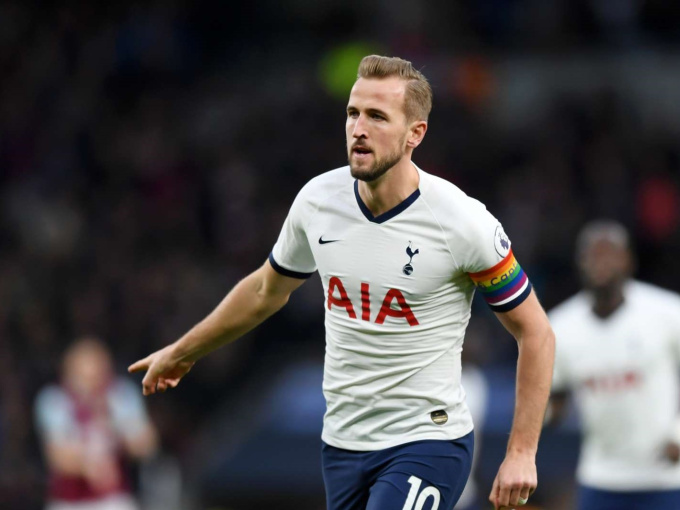 Tên Harry Kane xuất hiện trên áo CLB cũ với tư cách nhà tài trợ