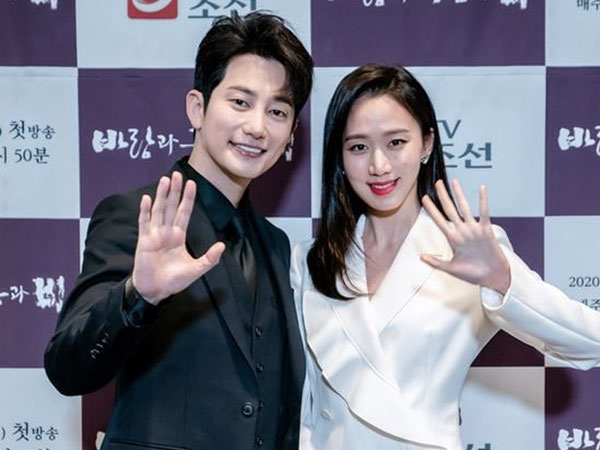 Tài tử từng vướng scandal cưỡng dâm vào 7 năm trước bị tố quấy rối bạn diễn nữ ngay trong buổi họp báo ra mắt phim