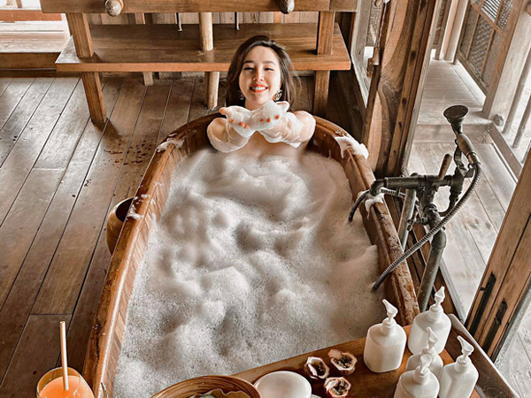 Cuộc sống sung sướng như 'bà hoàng' của Bảo Thy khi lấy chồng đại gia: Tròn 6 tháng nghỉ đi diễn, tập trung du lịch sang chảnh