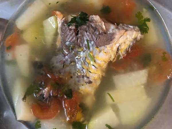 Trổ tài nấu canh cá với su hào, cô gái bất ngờ khi bị người nhà chê 'trần đời chưa thấy ai làm thế' nhưng dân mạng lại bênh chằm chặp