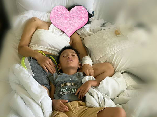 Xót xa hình ảnh nằm trên giường bệnh của ca sĩ Hồng Ngọc sau 1 tuần bị bỏng nặng