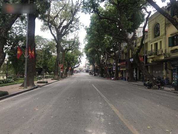 Vụ nam thiếu niên tông cụ bà ở phố đi bộ Hồ Gươm: 'Bà ấy khổ lắm, một mình thuê trọ rồi bán nước kiếm sống'