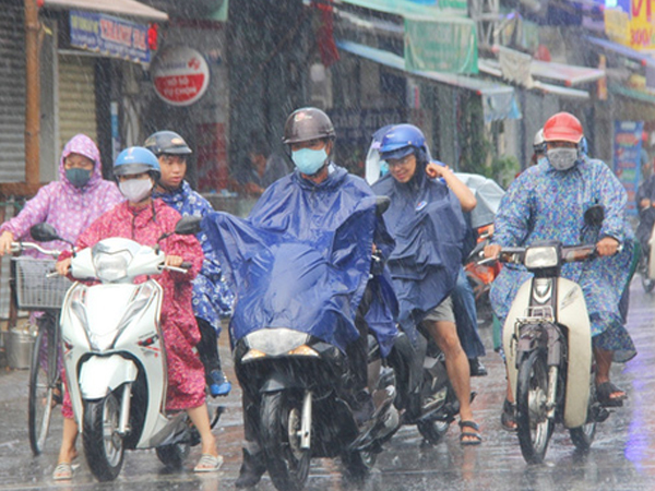 Ảnh: Cơn mưa vàng 'xối xả' giải nhiệt cho Sài Gòn từ sáng sớm, chấm dứt chuỗi ngày nắng nóng kinh hoàng