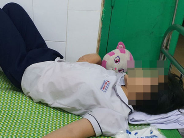 Hàng chục học sinh có dấu hiệu ngộ độc sau khi uống nước ngọt
