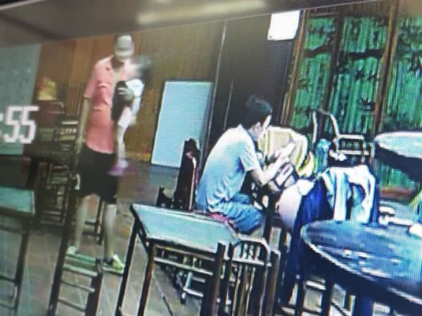 Người đàn ông bế theo con nhỏ 'thó' túi xách của khách hàng ngay trong bể bơi tại Hà Nội