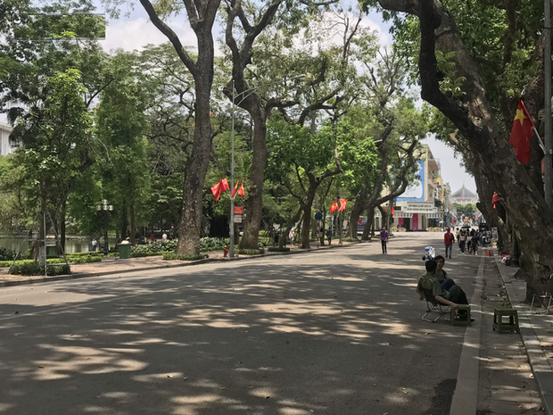 Cụ bà bán trà đá bị thiếu niên đi xe đạp tông trúng ở phố đi bộ đã tử vong