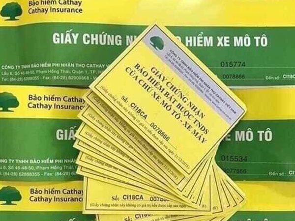Vì sao bảo hiểm xe máy loạn giá trên mạng?