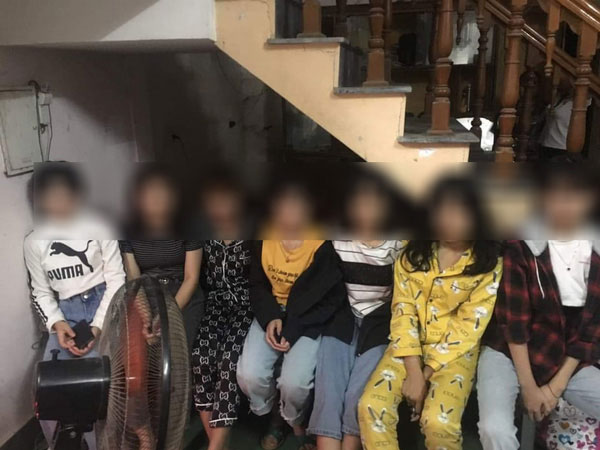 Người thân nhận tin nhắn 'Cháu có cảm giác sắp bị bán đi', 7 thiếu nữ được giải cứu trước khi bị ép phục vụ tại quán karaoke