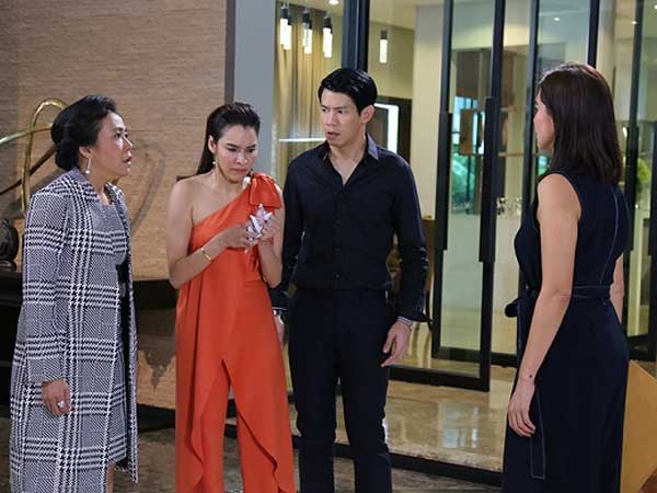 Đặt chân đến cửa đã nghe tiếng vợ và mẹ cãi nhau ầm ĩ, tôi chết sững khi biết nguyên nhân