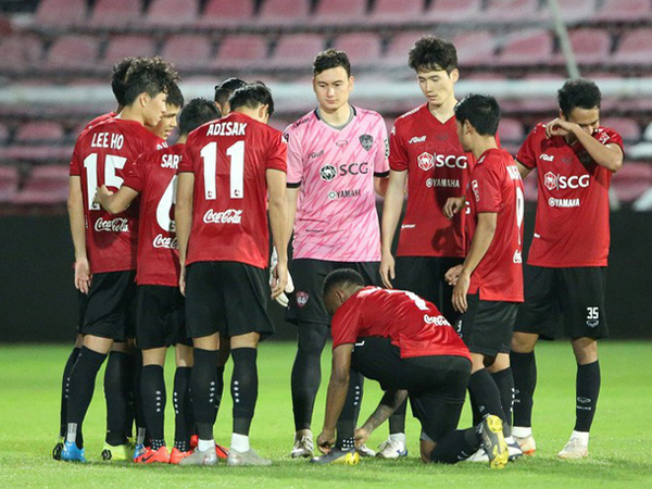 Thai League bị 'xếp ngang hàng' với các dịch vụ giải trí và massage, không thể trở lại sớm hơn dự kiến
