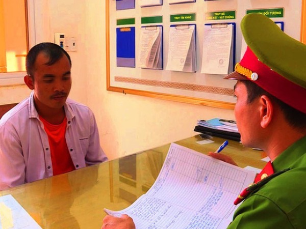 Đưa cậu ruột đi 'ăn xin' kiếm hơn nửa triệu đồng mỗi ngày